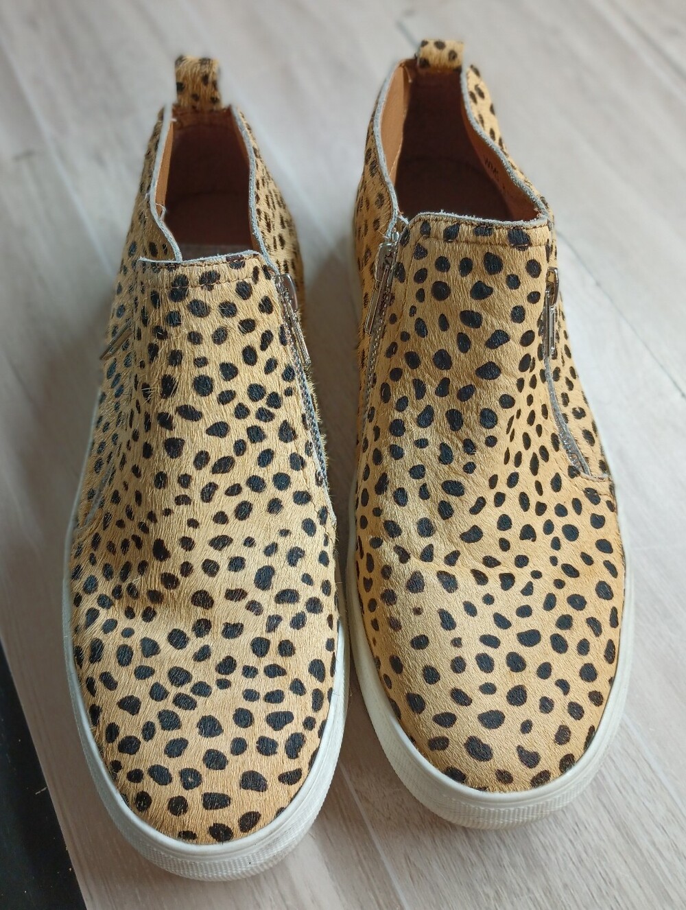 Dolce Vita Women's Leopard Haircalf Leather Zip Slip-On Sneakers Size 8.5